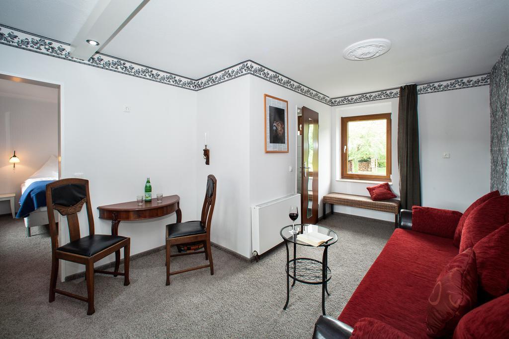 Hinter Den Spiegeln Hotel Heimbach Bagian luar foto